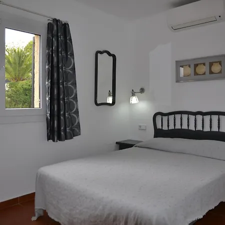Villa De 5 Dormitorios Con Piscina Privada En L'Estartit - Es-323-69 * L'Estartit